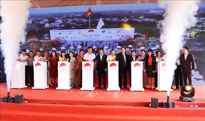Trong ảnh: Khởi động bán nhà ở xã hội Golden City, tại phường 2, TP. Tây Ninh. Ảnh: Thanh Tân - TTXVN