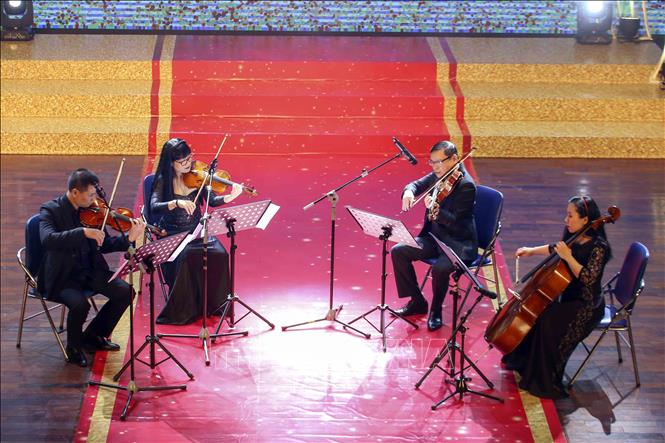 Trong ảnh: Tiết mục “Tứ tấu dây” của nhà hát Đài tiếng nói Việt Nam. Ảnh: Tuấn Đức – TTXVN