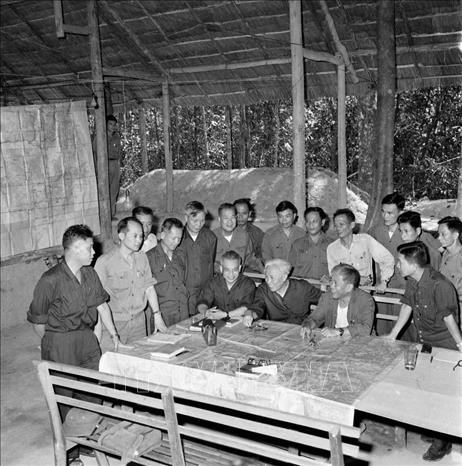 Trong ảnh: Bộ Chỉ huy Chiến dịch Hồ Chí Minh tại căn cứ Tà Thiết - Lộc Ninh, năm 1975. Ảnh: Tư liệu TTXVN