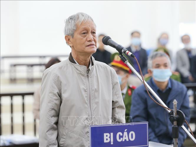 Trong ảnh: Bị cáo Lâm Nguyên Khôi (65 tuổi, cựu Phó Giám đốc Sở Kế hoạch và Đầu tư Thành phố Hồ Chí Minh) khai báo trước tòa. Ảnh: Doãn Tấn - TTXVN