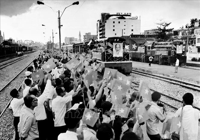 Trong ảnh: Đoàn tàu Thống Nhất tới ga Sài Gòn hồi 17g00 ngày 4/1/1977, chính thức khánh thành tuyến đường sắt Bắc - Nam. Ảnh: Trần Sơn - TTXVN