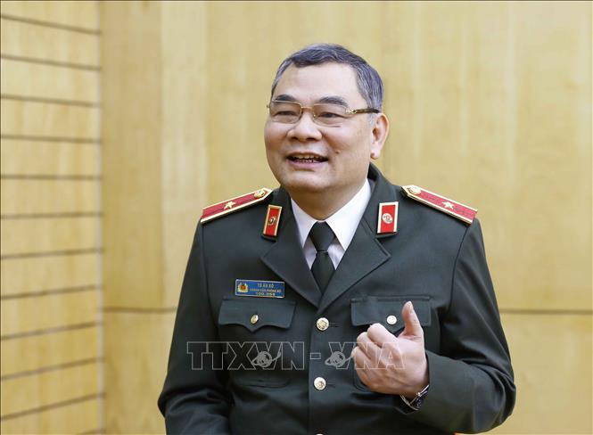 Trong ảnh: Thiếu tướng Tô Ân Xô, Chánh Văn phòng Bộ Công an trả lời phỏng vấn phóng viên Thông tấn xã Việt Nam. Ảnh: Doãn Tấn - TTXVN