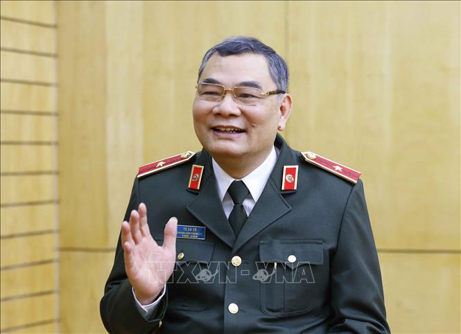 Trong ảnh: Thiếu tướng Tô Ân Xô, Chánh Văn phòng Bộ Công an trả lời phỏng vấn phóng viên Thông tấn xã Việt Nam. Ảnh: Doãn Tấn - TTXVN