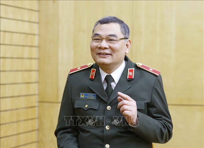 Trong ảnh: Thiếu tướng Tô Ân Xô, Chánh Văn phòng Bộ Công an trả lời phỏng vấn phóng viên Thông tấn xã Việt Nam. Ảnh: Doãn Tấn - TTXVN