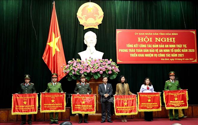 An ninh tổ quốc - Với sự phát triển của nền kinh tế và công nghệ, Việt Nam đã đạt được nhiều thành tựu vượt bậc trong bảo vệ an ninh tổ quốc. Tổ quốc Việt Nam ngày càng yên bình, ổn định, cùng với sự phát triển của các lực lượng an ninh chuyên nghiệp và hiện đại.