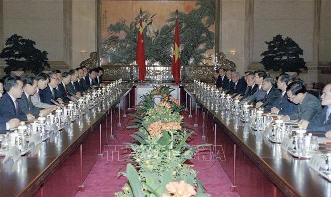 Trong ảnh: Tổng Bí thư Lê Khả Phiêu hội đàm với Tổng Bí thư, Chủ tịch Trung Quốc Giang Trạch Dân trong chuyến thăm hữu nghị chính thức Trung Quốc từ 25/2 - 3/3/1999. Ảnh: Cao Phong - TTXVN