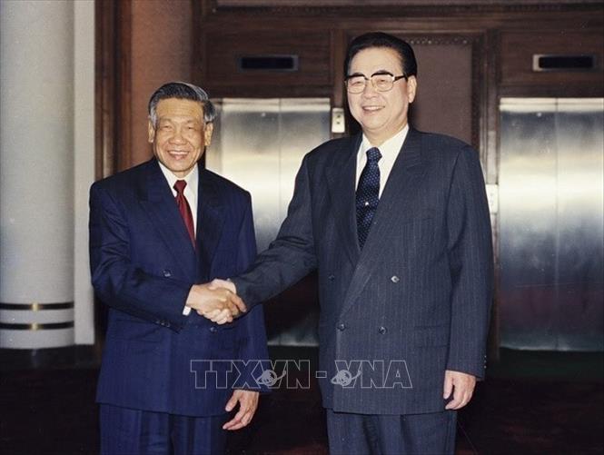 Trong ảnh: Ngày 26/2/1999, tại thủ đô Bắc Kinh, Tổng Bí thư Lê Khả Phiêu hội kiến đồng chí Lý Bằng, Uỷ viên Thường vụ Bộ Chính trị, Uỷ viên trưởng Uỷ ban Thường vụ Đại hội đại biểu Nhân dân toàn quốc nước CHND Trung Hoa. Ảnh: Cao Phong - TTXVN