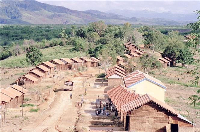 Trong ảnh: Một góc làng định canh định cư Đak Dục (Hiệp Đức, Quảng Nam). Ảnh: Ngọc Hà-TTXVN