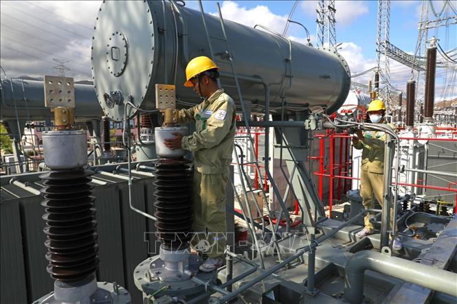 Photo: Workers at the project to upgrade the Vinh Tan transformer station in the southern province of Binh Thuan. VNA Photo: Ngọc Hà