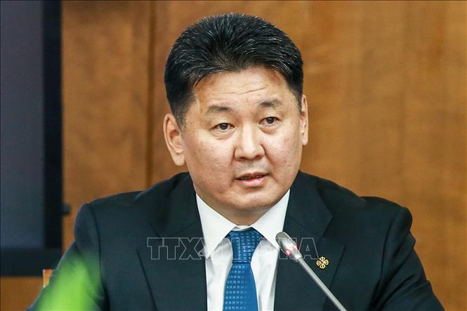 Trong ảnh (tư liệu): Thủ tướng Mông Cổ Khurelsukh Ukhnaa phát biểu trong cuộc họp về chính sách hỗ trợ nền kinh tế quốc gia đối phó với đại dịch COVID-19, tại Ulaanbaatar ngày 27/3/2020. Ảnh: AFP/TTXVN