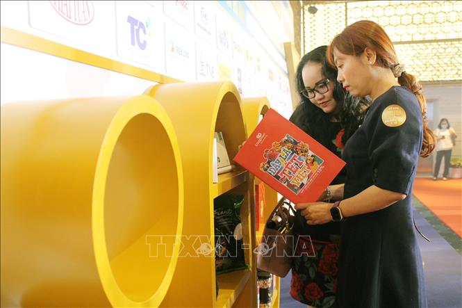Trong ảnh: Khu vực trưng bày sản phẩm của Saigon Co.op tại Lễ trao Giải thưởng Thương hiệu vàng TP Hồ Chí Minh. Ảnh: Mỹ Phương - TTXVN