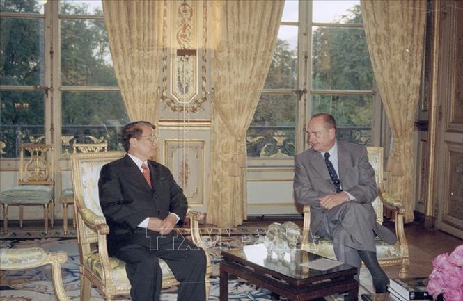 Trong ảnh: Tổng thống Pháp Jacques Chirac hội đàm với Chủ tịch nước Trần Đức Lương thăm hữu nghị chính thức Cộng hòa Pháp, ngày 28/10/2002. Ảnh: Nguyễn Khang - TTXVN