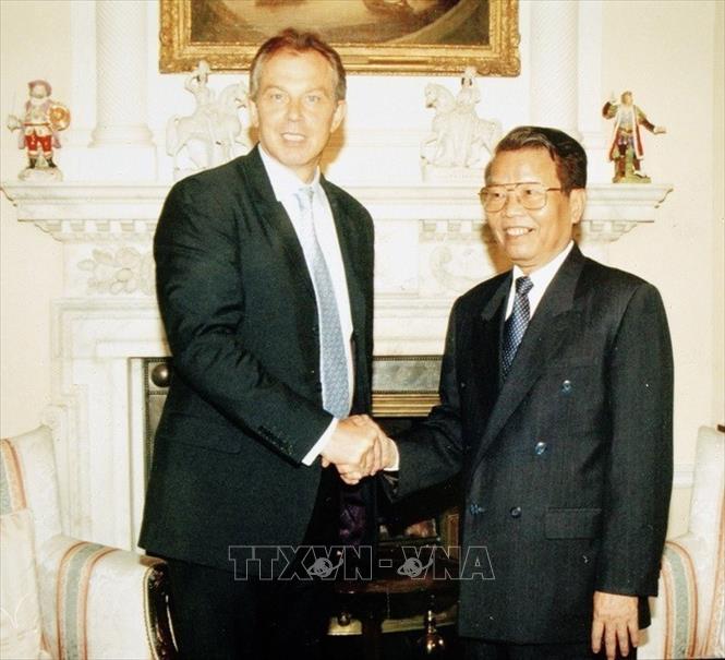 Trong ảnh: Thủ tướng Anh Tony Blair tiếp Chủ tịch nước Trần Đức Lương thăm chính thức Vương quốc Anh, tháng 5/2004. Ảnh: Nguyễn Khang - TTXVN