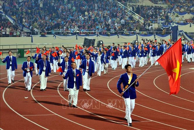 Trong ảnh: Đoàn thể thao Việt Nam diễu hành tại Lễ khai mạc SEA Games 25 - 2009 ở Vientiane (Lào). Ảnh: Quốc Khánh - TTXVN