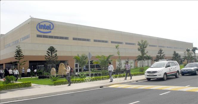Trong ảnh: Nhà máy lắp ráp và kiểm định chip của Công ty Intel (Mỹ) tại Khu công nghệ cao TP Hồ Chí Minh. Ảnh: Hoàng Hải - TTXVN