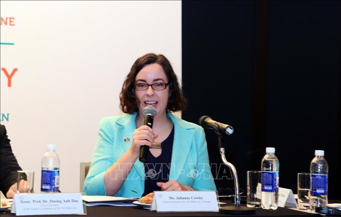 Trong ảnh: Bà Julianne Cowley, Tổng lãnh sự Australia tại Thành phố Hồ Chí Minh, phát biểu tại Diễn đàn. Ảnh: Xuân Khu-TTXVN