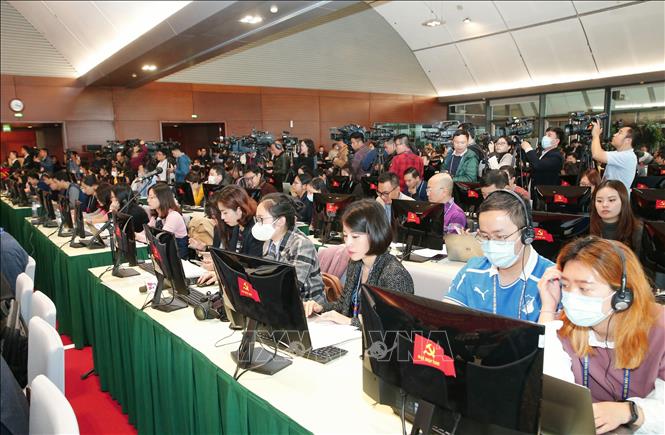 Trong ảnh: Các phóng viên tác nghiệp tại Trung tâm Báo chí. Ảnh: Doãn Tấn - TTXVN
