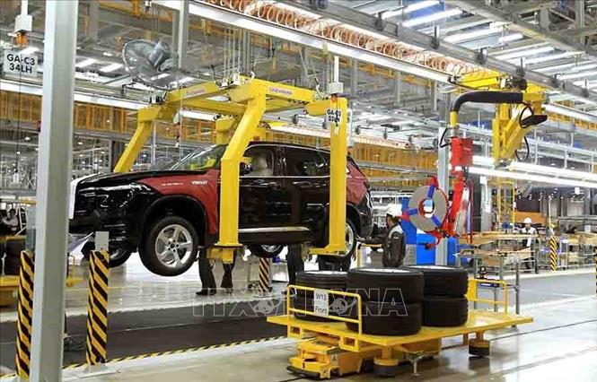 Đã hình thành và phát triển một số tập đoàn kinh tế tư nhân có thương hiệu và năng lực cạnh tranh trong nước, khu vực và quốc tế. Trong ảnh: Sản xuất ô tô tại nhà máy Vinfast thuộc Tập đoàn kinh tế tư nhân Vingroup ở Cát Hải, Hải Phòng. Ảnh: An Đăng – TTXVN
