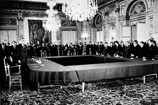 Trong ảnh: Lễ khai mạc cuộc nói chuyện chính thức giữa đại diện chính phủ VNDCCH và đại diện chính phủ Mỹ tại Paris ngày 13/5/1968. Ảnh: TTXVN