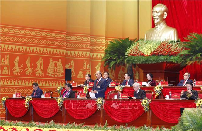 Photo: Prime Minister Nguyen Xuan Phuc, Politburo member, on behalf of the Congress's Presidium chairs the session. VNA Photo