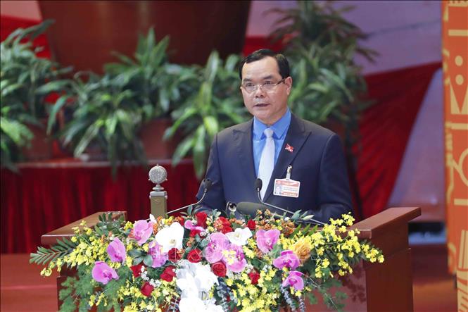 Photo: President of the Vietnam General Confederation of Labour (VGCL) Nguyen Dinh Khanh, Party Central Committee member and Secretary of the VGCL Party Organization, presents a discourse. VNA Photo