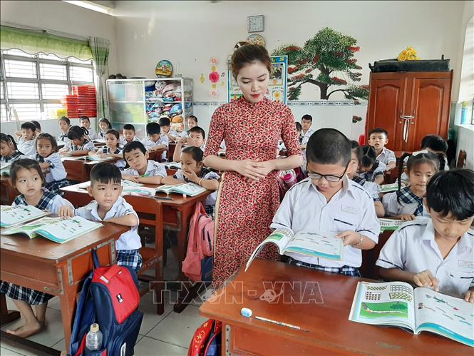 Trong ảnh: Trường Tiểu học Nguyễn Văn Siêu (huyện Bến Lức) năm 2020 có 100% học sinh tự nguyện tham gia bảo hiểm y tế. Ảnh: Đức Hạnh - TTXVN 