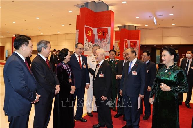 Photo: Party and State leader Nguyen Phu Trong and other leaders attend the congress on January 28. VNA Photo