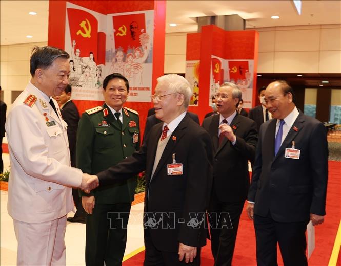 Photo: Party and State leader Nguyen Phu Trong and other leaders attend the congress on January 28. VNA Photo