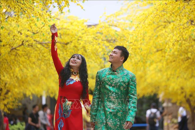 Trong ảnh: Giới văn nghệ sỹ thành phố tham quan thưởng ngoạn tại Lễ hội Tết Việt Tân Sửu 2021. Ảnh: Thanh Vũ - TTXVN
