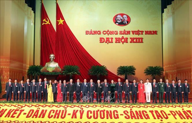 Trong ảnh: Lãnh đạo Đảng, Nhà nước chụp ảnh chung với Đoàn đại biểu Đảng bộ tỉnh Thái Bình. Ảnh: TTXVN


