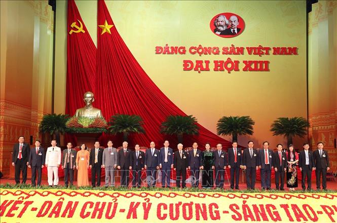 Trong ảnh: Lãnh đạo Đảng, Nhà nước chụp ảnh chung với Đoàn đại biểu Đảng bộ tỉnh Đắk Nông. Ảnh: TTXVN