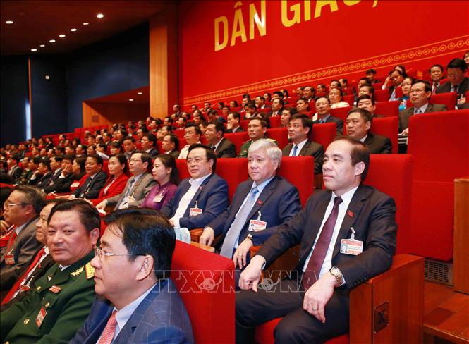 Trong ảnh: Đoàn đại biểu Đảng bộ tỉnh Tuyên Quang dự phiên thảo luận các văn kiện đại hội tại hội trường, sáng 28/1. Ảnh: TTXVN