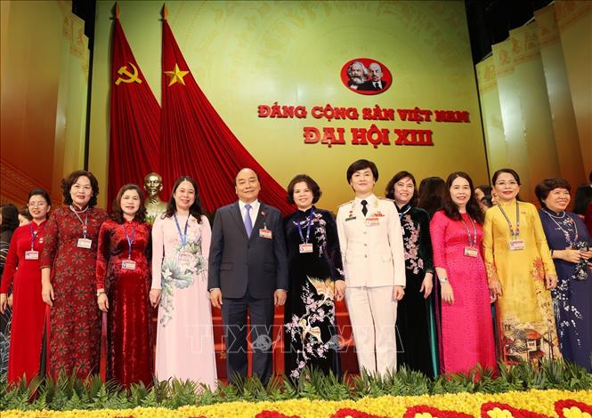 Trong ảnh: Đồng chí Nguyễn Xuân Phúc, Ủy viên Bộ Chính trị, Thủ tướng Chính phủ với các đại biểu dự Đại hội. Ảnh: TTXVN