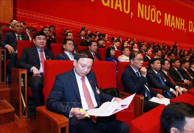 Trong ảnh: Đoàn đại biểu Đảng bộ tỉnh Quảng Ninh dự phiên thảo luận các văn kiện đại hội tại hội trường, sáng 28/1. Ảnh: TTXVN