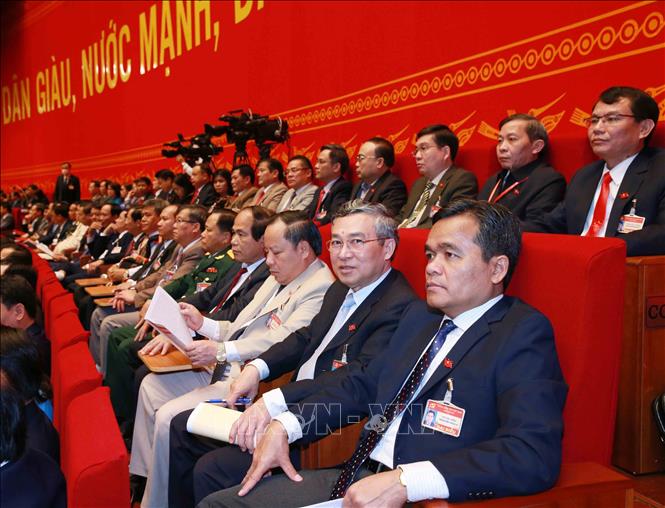 Trong ảnh: Đoàn đại biểu Đảng bộ tỉnh Gia Lai dự phiên thảo luận các văn kiện đại hội tại hội trường, sáng 28/1. Ảnh: TTXVN