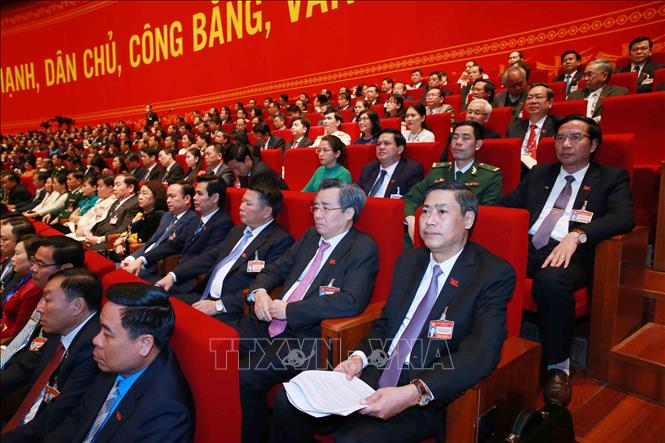 Trong ảnh: Đoàn đại biểu Đảng bộ tỉnh Sơn La dự phiên thảo luận các văn kiện đại hội tại hội trường, sáng 28/1. Ảnh: TTXVN