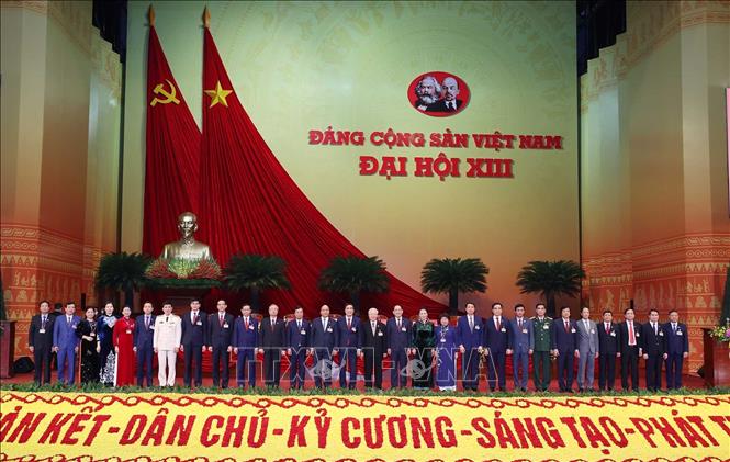 Trong ảnh: Lãnh đạo Đảng, Nhà nước chụp ảnh chung với Đoàn đại biểu Đảng bộ tỉnh Phú Thọ. Ảnh: TTXVN