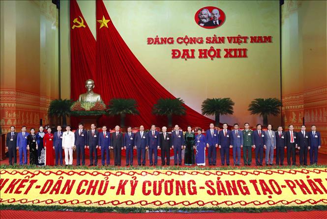 Trong ảnh: Các đồng chí lãnh đạo Đảng, Nhà nước và Đoàn đại biểu Đảng bộ tỉnh Phú Thọ dự Đại hội đại biểu toàn quốc lần thứ XIII của Đảng. Ảnh: TTXVN