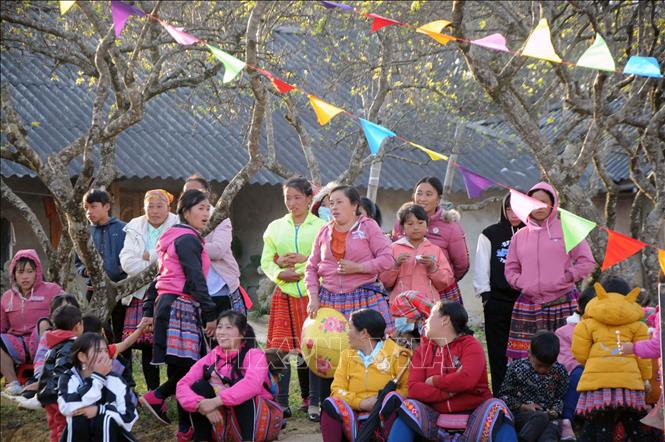 Trong ảnh: Đồng bào dân tộc Mông có phong tục ăn Tết truyền thồng trước Tết Nguyên đán 1 tháng và kéo dài trong 1 tháng. Ảnh: Quang Quyết-TTXVN