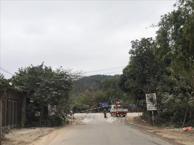 Trong ảnh: Chốt kiểm soát phòng chống dịch COVID-19 trên quốc lộ 37 thuộc địa bàn xã Lê Lợi, TP Chí Linh. Ảnh: Mạnh Minh- TTXVN