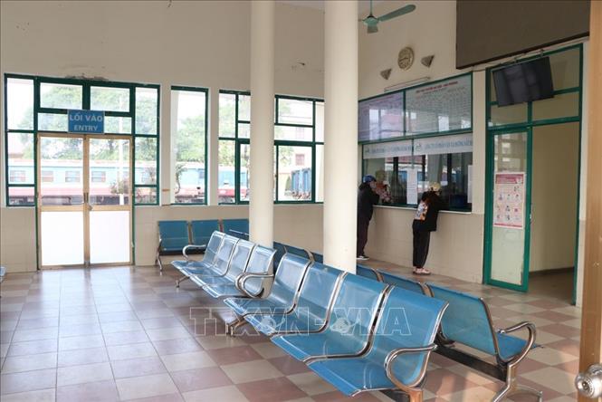 Trong ảnh: Ga Hải Dương cắt cử 1-2 nhân viên trực giải đáp các thắc mắc cho hành khách trong ngày 29/1. Ảnh: Mạnh Minh – TTXVN