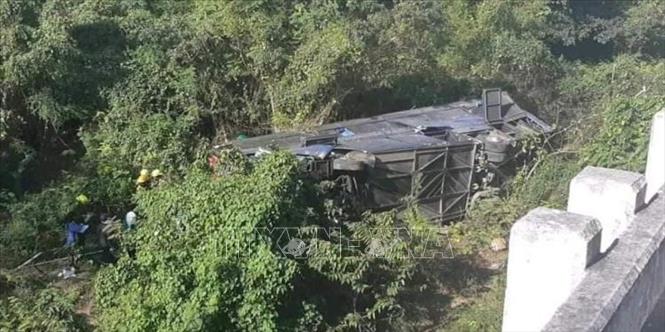 Trong ảnh: Hiện trường vụ tai nạn xe buýt tại thị trấn Guines, tỉnh Mayabeque, miền Tây Cuba ngày 30/1/2021. Ảnh: Ruetir/TTXVN