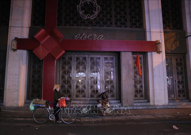 Trong ảnh: Quán bar Opera phố Lương Ngọc Quyến đã đóng cửa từ rất sớm (ảnh chụp lúc 12h51 ngày 31/1/2021). Ảnh: Hoàng Hiếu - TTXVN