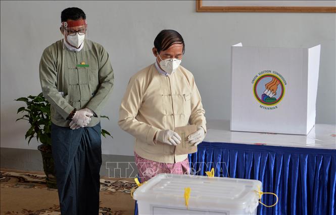 Myanmar: Nhà lãnh đạo Aung San Suu Kyi và Tổng thống Win ...