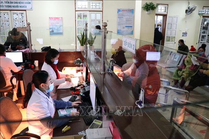 Trong ảnh: Người dân làm thủ tục khám, chữa bệnh tại Bệnh viện đa khoa tỉnh Sơn La. Ảnh: Hữu Quyết - TTXVN