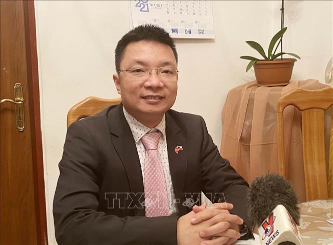 Trong ảnh: Anh Hoàng Đình Toàn, Tổng Giám đốc Tập đoàn TAMDA trả lời phỏng vấn của phóng viên TTXVN. Ảnh: Trần Hiếu/PV TTXVN tại CH Séc
