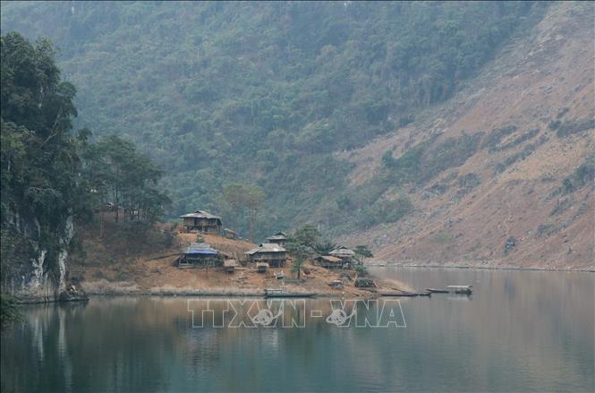 Trong ảnh: Bản làng xã Huổi Só (Tủa Chùa, Điện Biên) nằm dọc lưu vực sông Đà. Ảnh: Xuân Tiến - TTXVN  