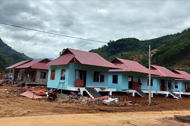Trong ảnh: Nhà mới cho đồng bào vùng bị sạt lở núi xã Trà Leng. Ảnh: Trần Tĩnh – TTXVN 
