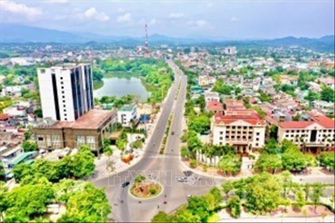 Ngày 2/2, Thủ tướng Chính phủ đã ban hành Quyết định số 161/QĐ-TTg về việc công nhận thành phố Tuyên Quang là đô thị loại II trực thuộc tỉnh Tuyên Quang. Thành phố Tuyên Quang có diện tích tự nhiên hơn 184 km 2, gồm 10 phường và 5 xã, nằm ở phía Nam tỉnh Tuyên Quang, cách Thủ đô Hà Nội 165 km về phía Nam theo Quốc lộ 2. Thành phố Tuyên Quang phấn đấu thu nhập bình quân đầu người đến năm 2025 đạt 130 triệu đồng/ người/năm; thu ngân sách nhà nước trên địa bàn đạt trên 1 nghìn tỷ đồng; tỷ lệ đô thị hóa đạt trên 74%...
