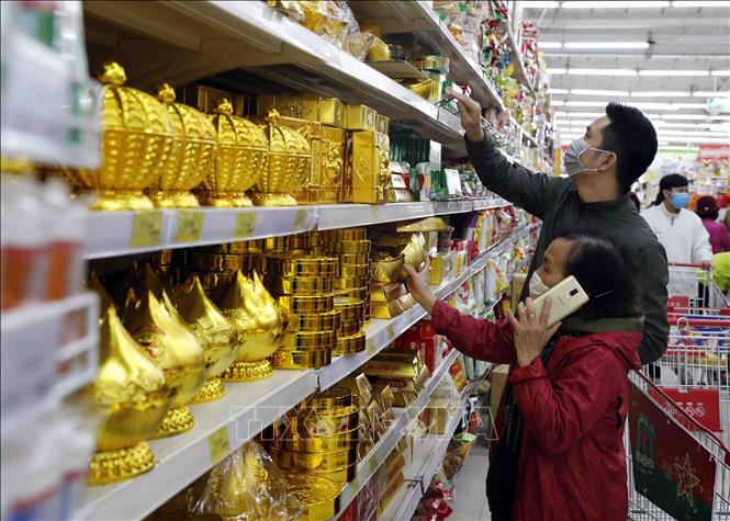 Trong ảnh: Người dân mua sắm tại siêu thị Big C Thăng Long, Hà Nội. Ảnh: Trần Việt - TTXVN